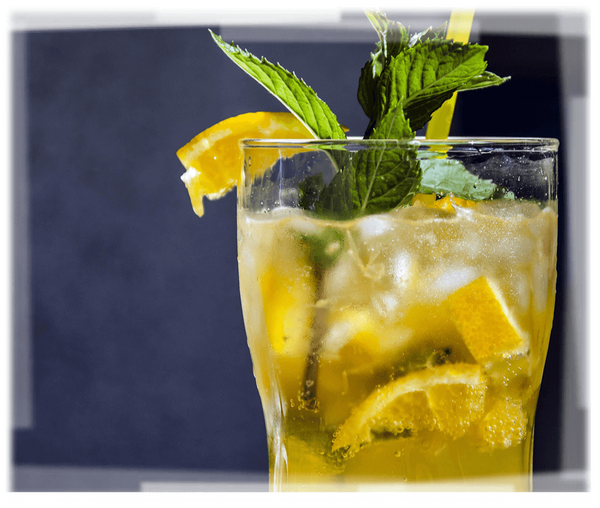 Limoncello 🍋 Zitronenlikör (Liquore di Limone) kaufen. 🇮🇹 bestellen von Giuseppe BIANCHI Distillati im Italien-Shop in der Schweiz einkaufen. Il Limoncello (bevanda) è un liquore dolce, acqua e zucchero. Limoncello Drinks: Rezept Cocktail Drinks mit Lemon/Zitrone Eiskalt Selbergemacht zum Mixen eiskalt serviert (Limoncello-Likoer) Limoncello-Likoer: Limoncello kaufen/bestellen online im Italienshop 🇮🇹: Il Limoncello (bevanda) è un liquore dolce, acqua e zucchero. Limoncello Drinks: Rezept Cocktail Drinks mit Lemon/Zitrone Eiskalt Selbergemacht zum Mixen eiskalt serviert. Limoncello kaufen (Likör) • 🇮🇹 Sizilianische Zitronen von Giuseppe BIANCHI Distillati. (Schweiz)